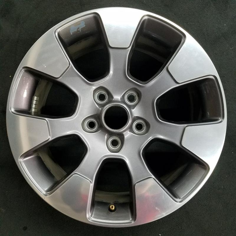 18″ WRANGLER 18 VIN X 6th digit JL body 18×7.5 7 spoke opt WPT polished face with Tech gray pockets Original OEM Wheel Rim