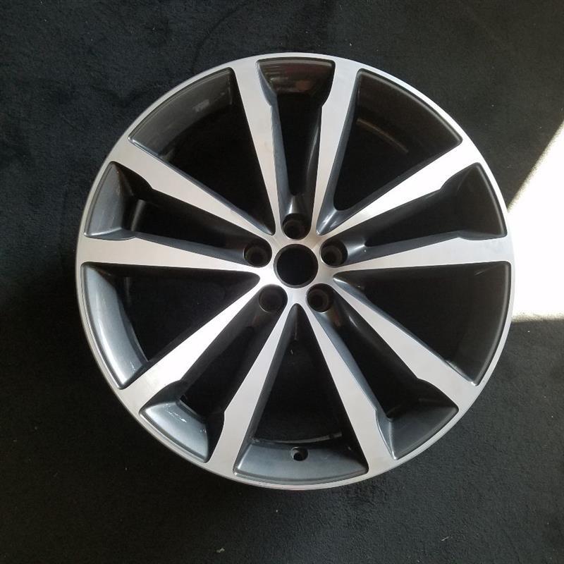 20″ F-PACE 17-19 20×8.5 alloy 5 double spoke w/notched spoke machined face gray accents Original OEM Wheel Rim