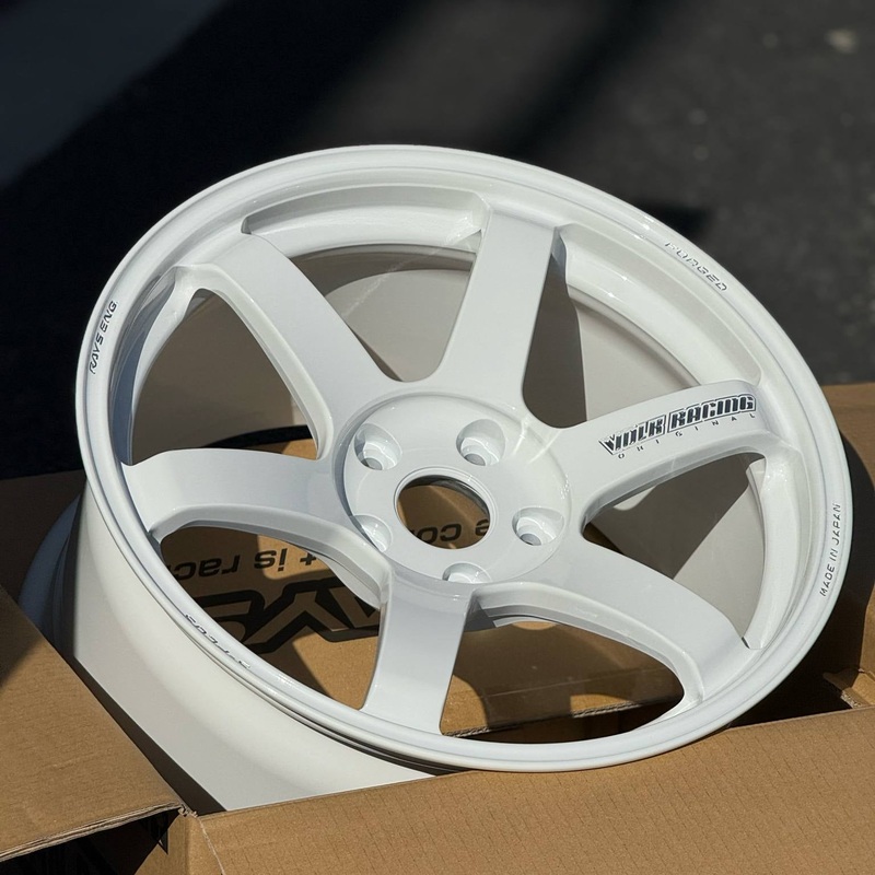 Volk Racing TE37 Saga S-Plus 18×10 +40 5×120 Dash White (SET)